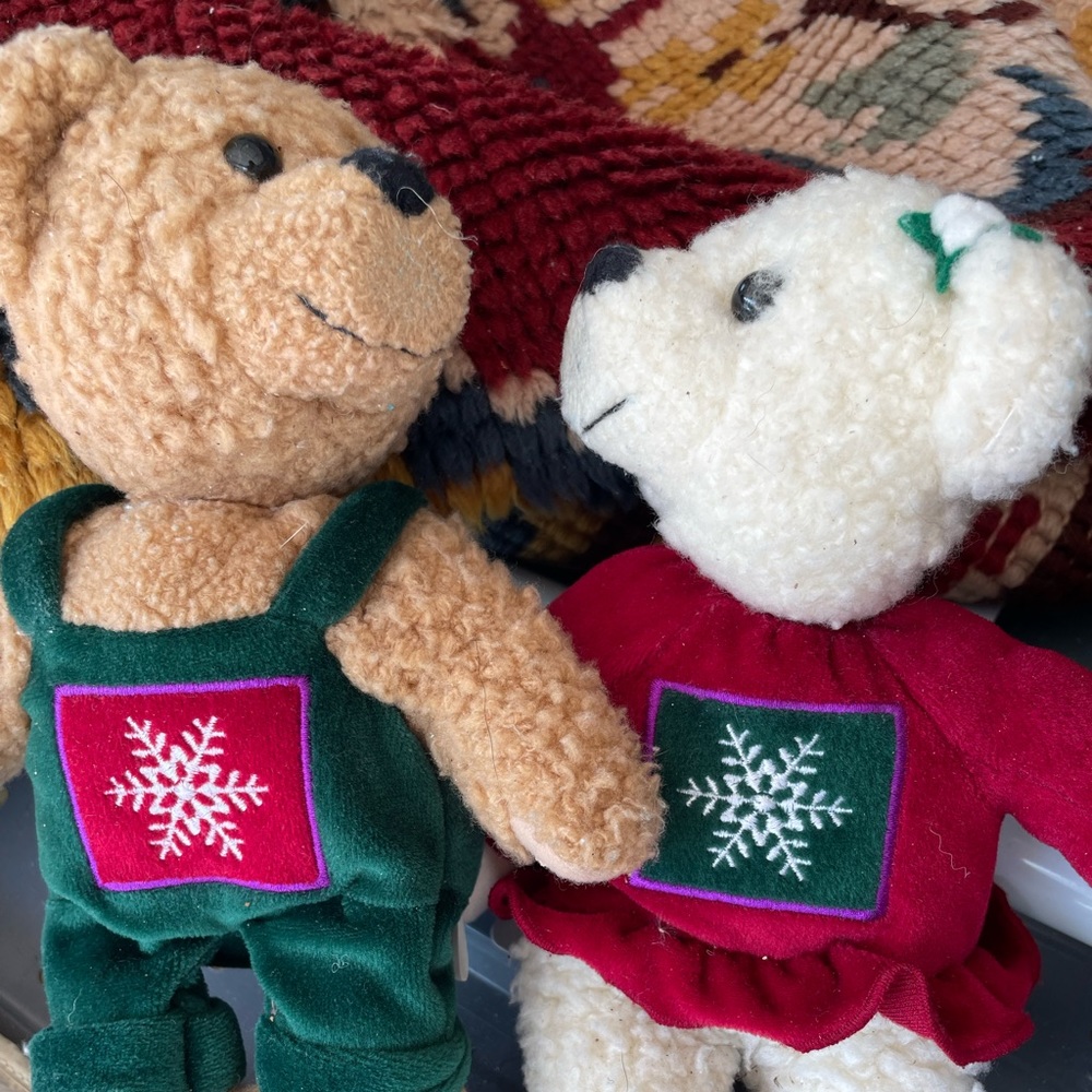 Hallmark Kiss Kissing Plush Mistletoe Bears Set Magnetic Noses Winter Snowflake